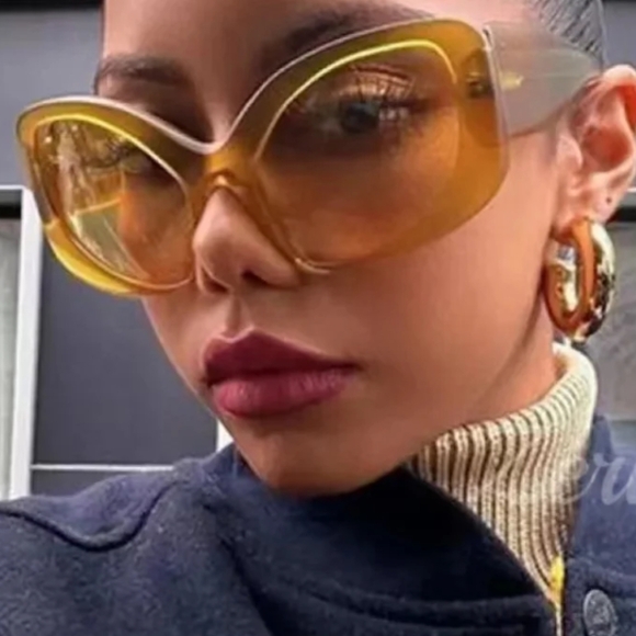 Women's Fashion Shades - Picture 2 of 4